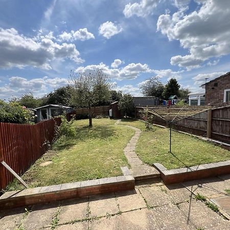 Charming 3-Bed House In Leighton Buzzard Villa ภายนอก รูปภาพ